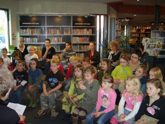 Klassenbezoek bibliotheek groep 3a en 3b (19).jpg